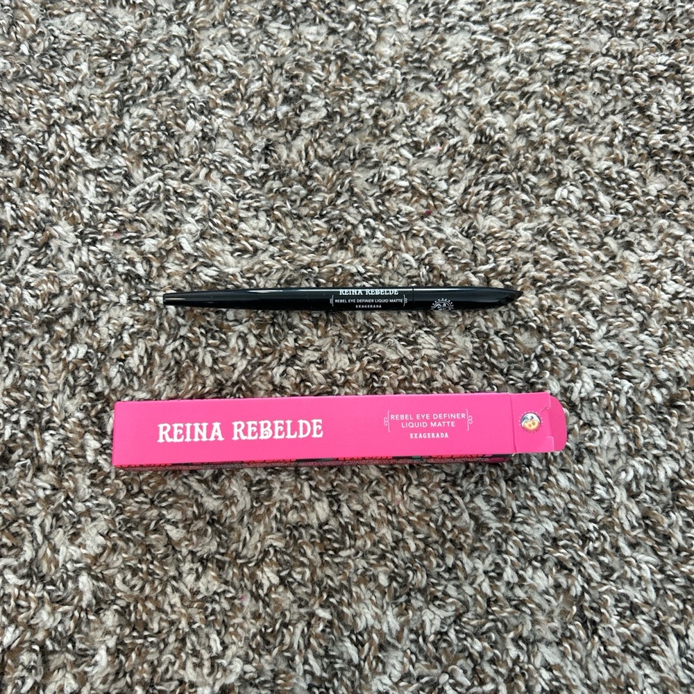 Black Eyeliner Pen - Black